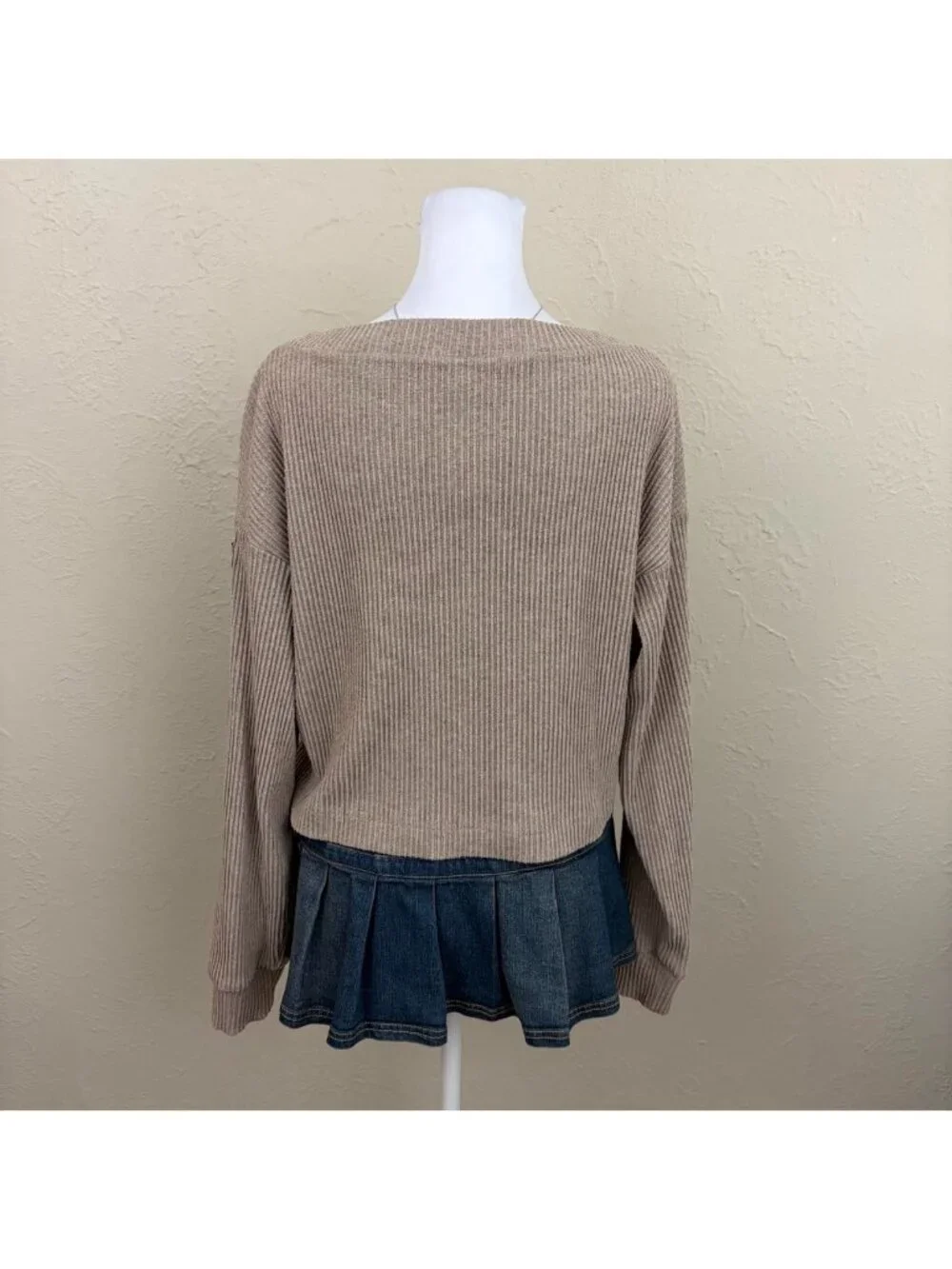 Alo Yoga Muse Ribbed V-Neck Pullover